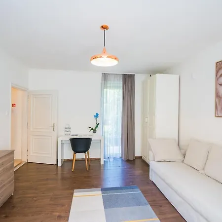 Phoenix Apartmán *