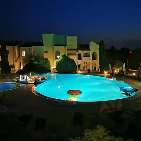Phoenix Apartment *